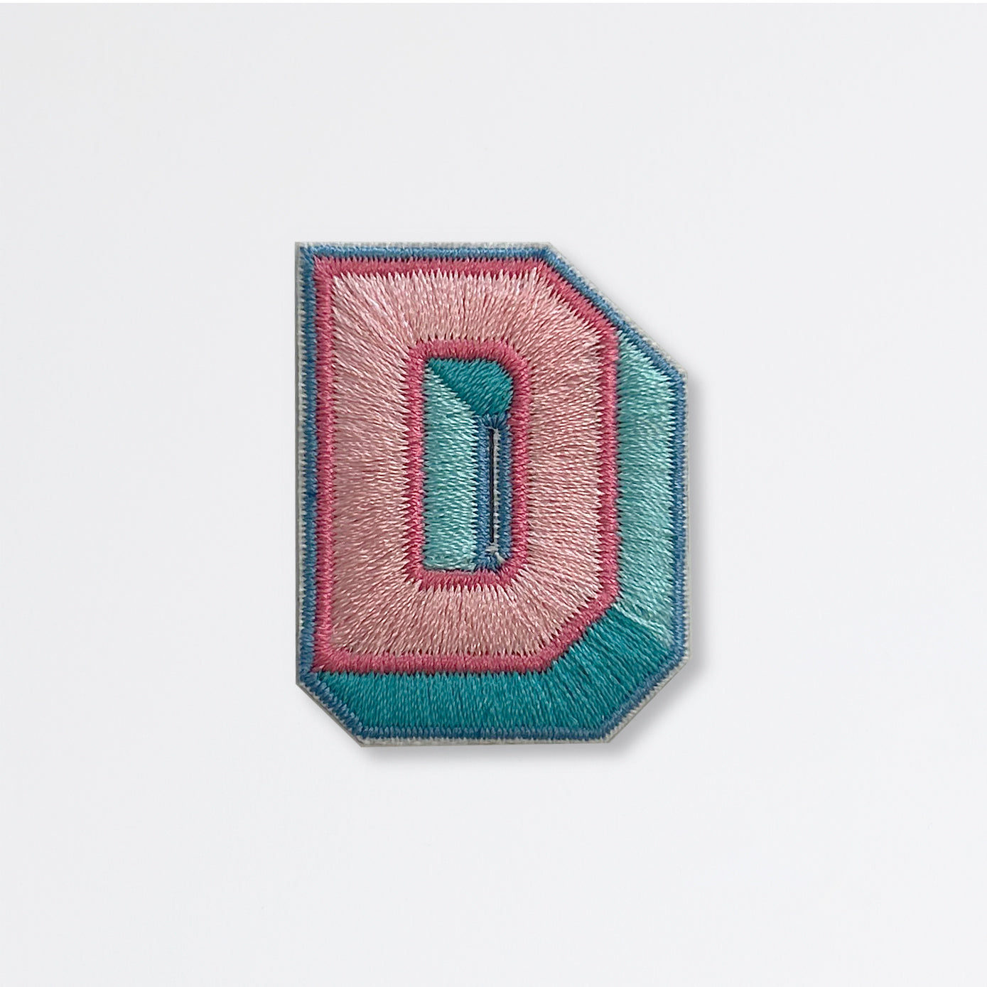 Nooee Pet embroidered patch – letter D in pink and blue
