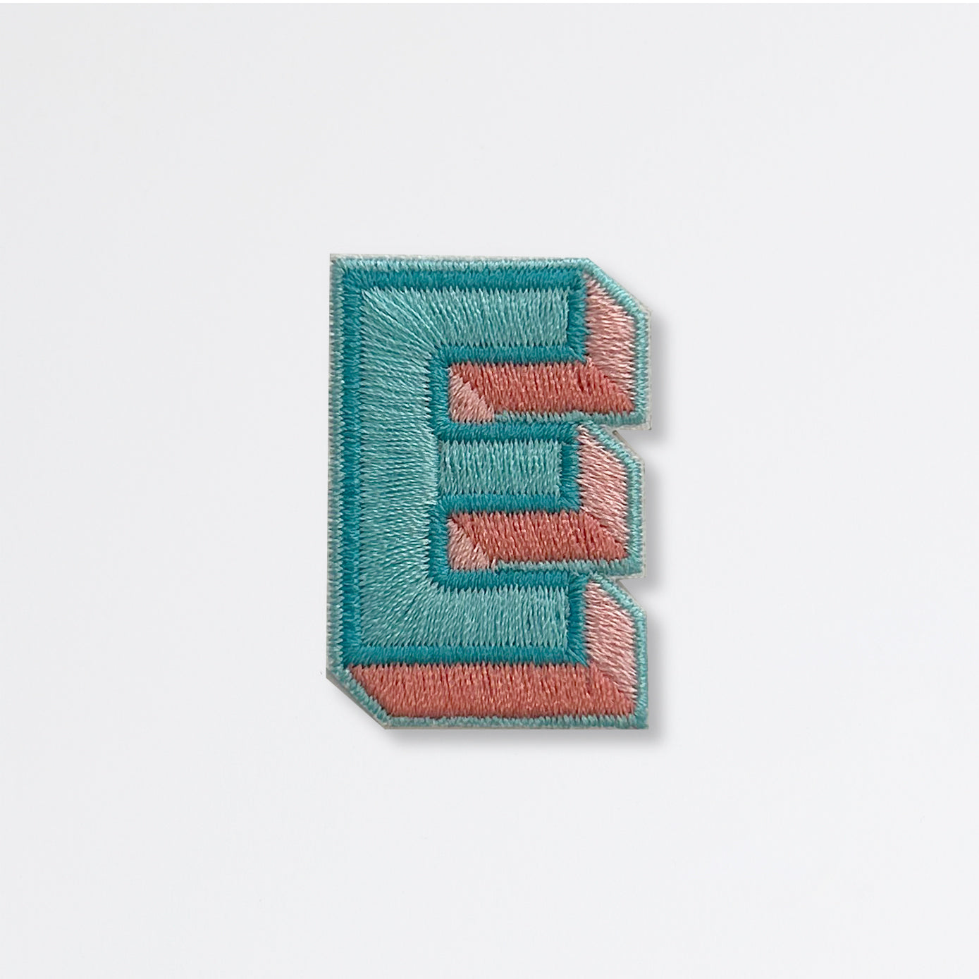Nooee Pet embroidered patch – letter E in blue and pink
