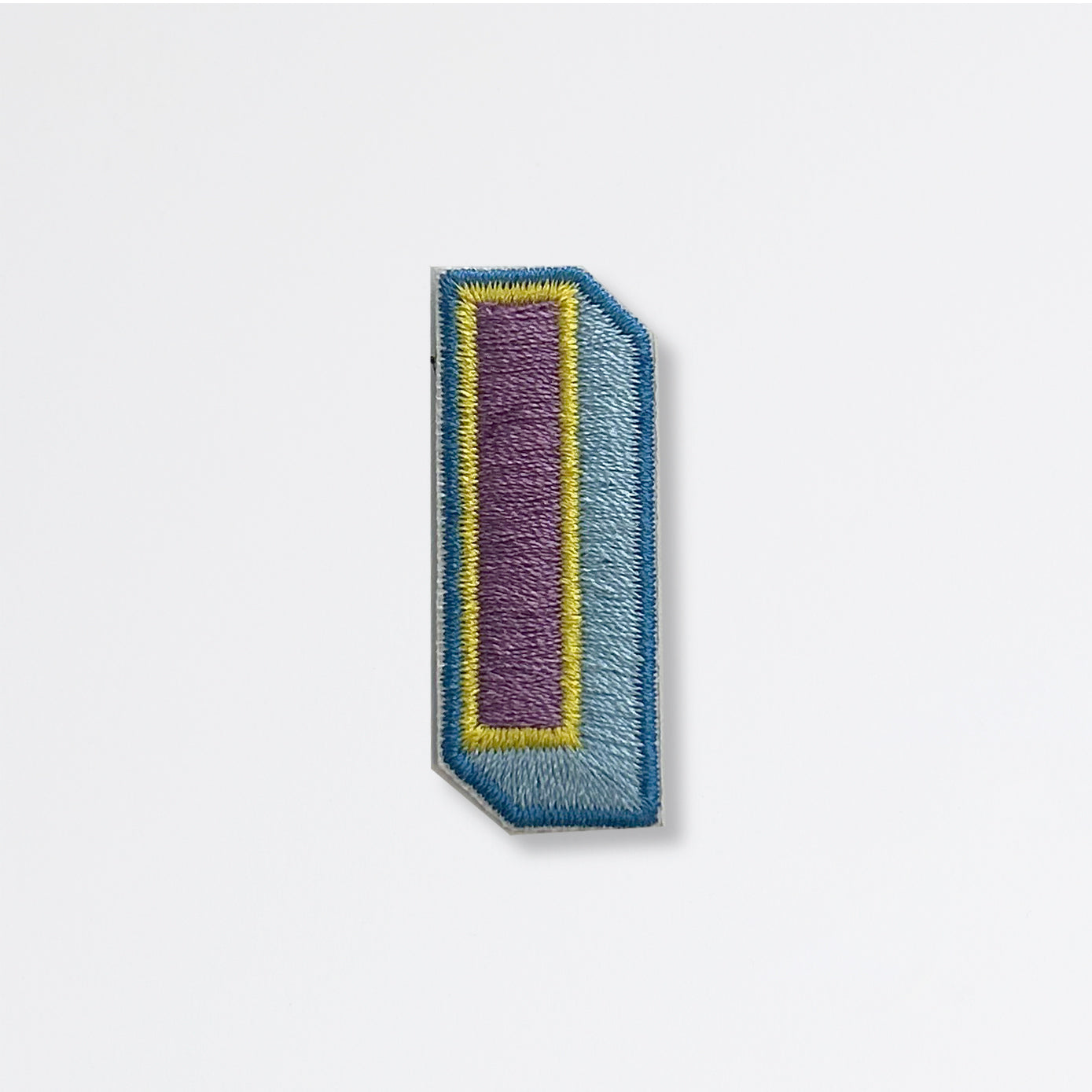 Nooee Pet embroidered patch – letter I in purple and blue