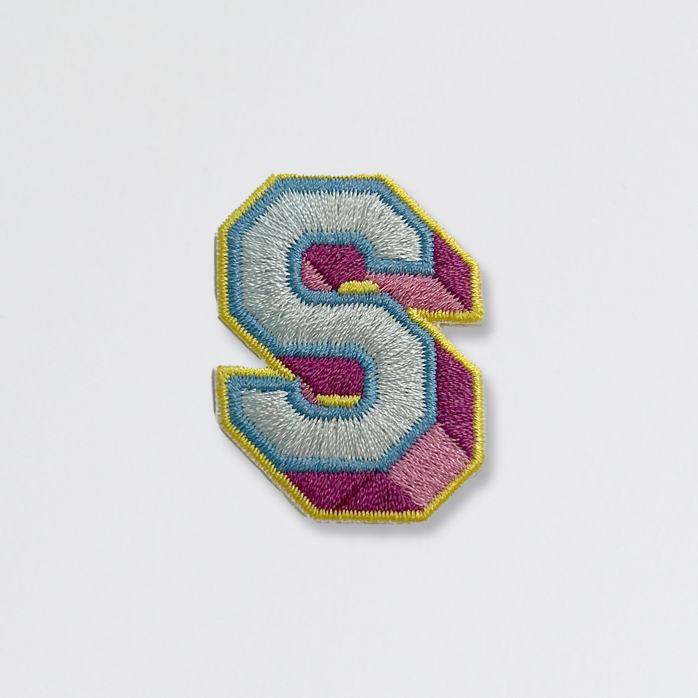 Nooee Pet embroidered patch – letter S in light blue and purple