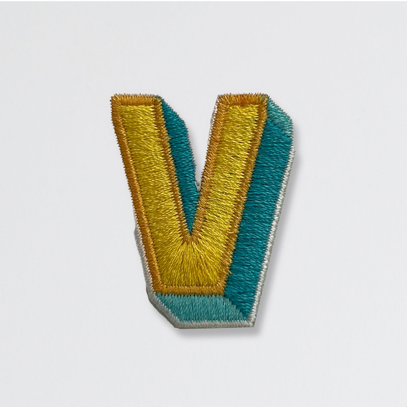 Nooee Pet embroidered patch – letter V in yellow and green