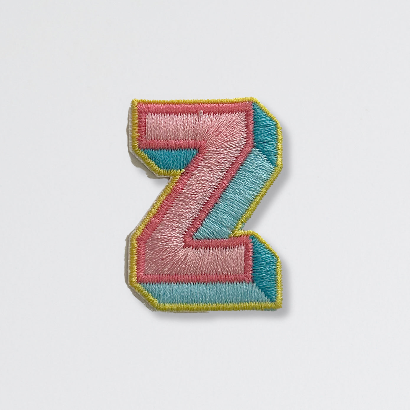Nooee Pet embroidered patch – letter Z in pink and blue