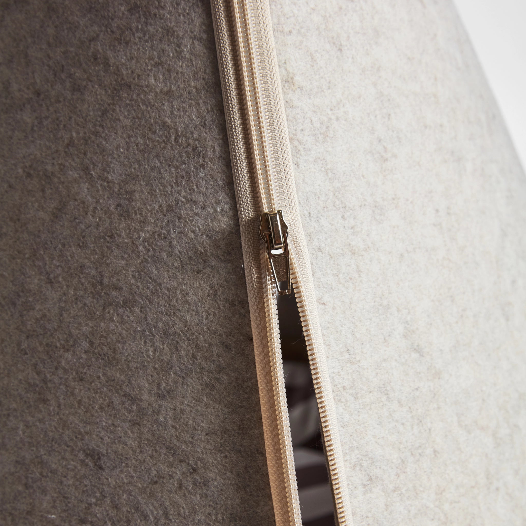 Detailed close-up of the zipper on the Nooee Pet Buddy Cave in Cream, showing easy assembly.