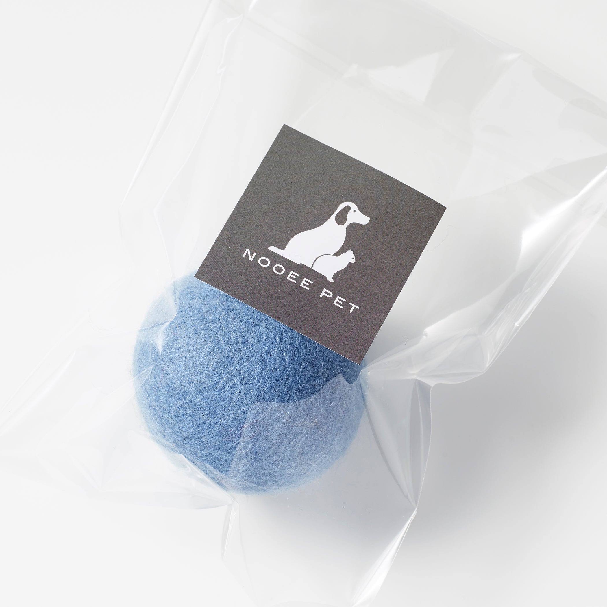 Single 6CM wool toy ball in a clear bag with Nooee Pet logo tag