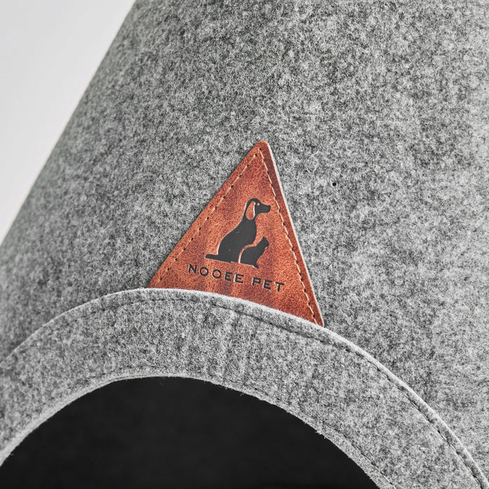 Nooee Pet leather logo patch on gray felt Pet Cave Bella (XS)