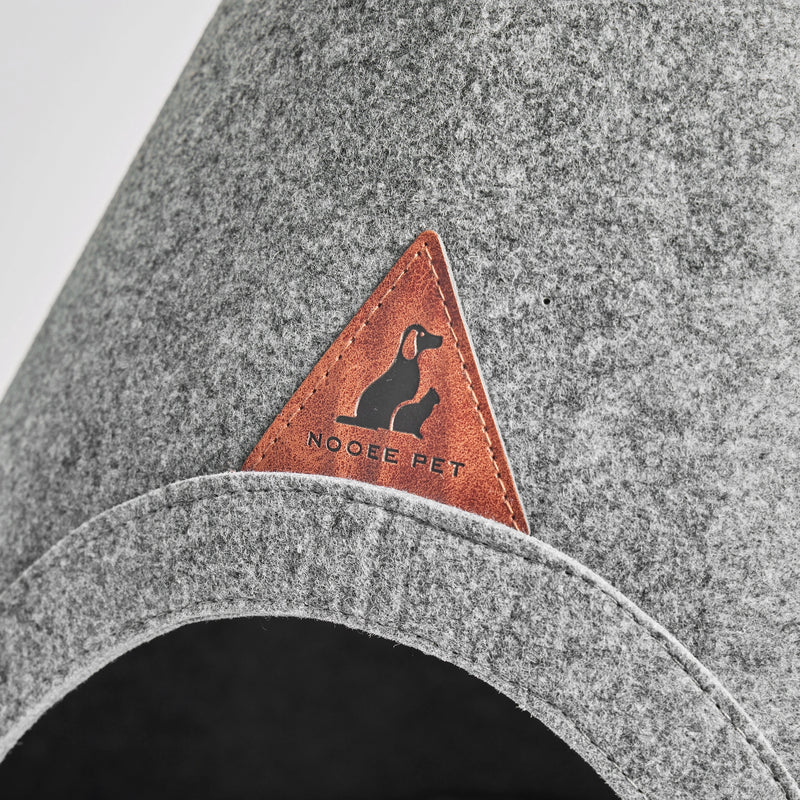 Nooee Pet leather logo patch on gray felt Pet Cave Bella (XS)