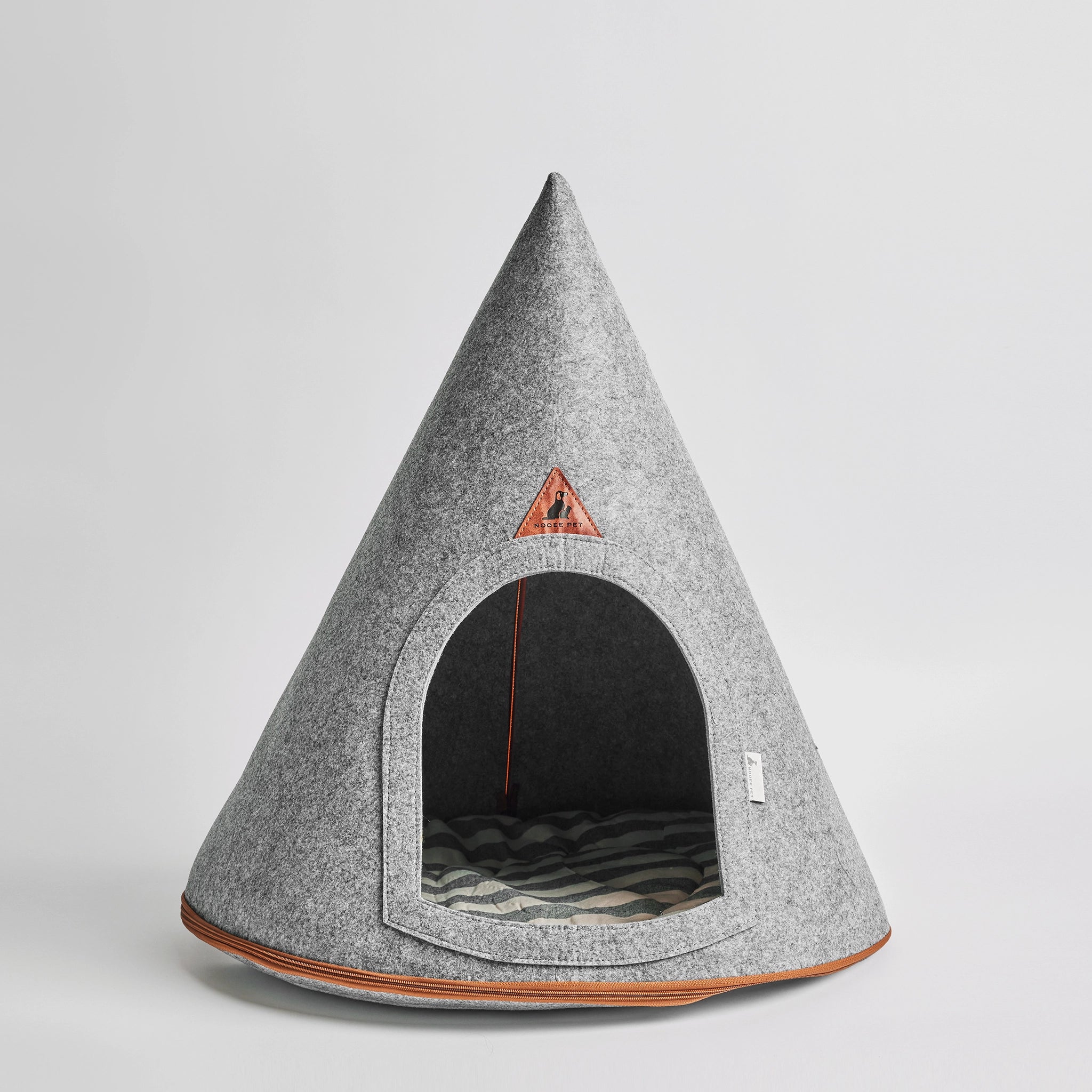 Front-facing Nooee Pet Molly Cave (XL) in gray, designed for pets up to 35 lbs with a stylish, modern look.