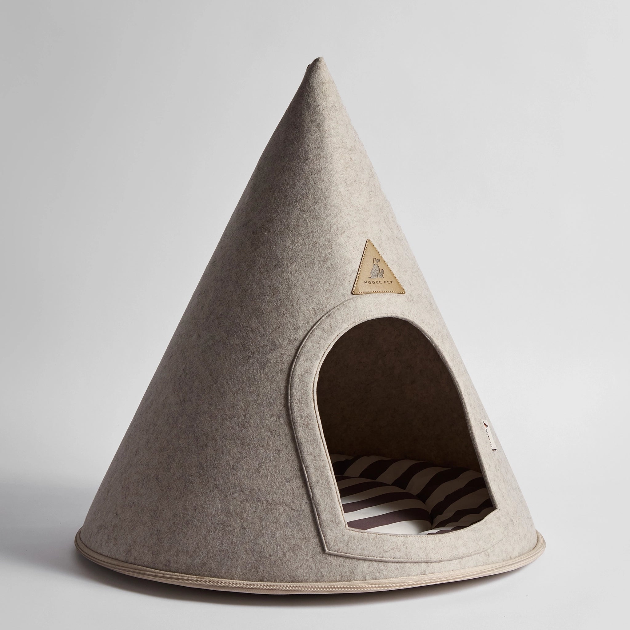 Nooee Pet Molly XL Cream Pet Cave side profile showcasing sturdy felt construction, arch-shaped entrance, and zippered assembly.