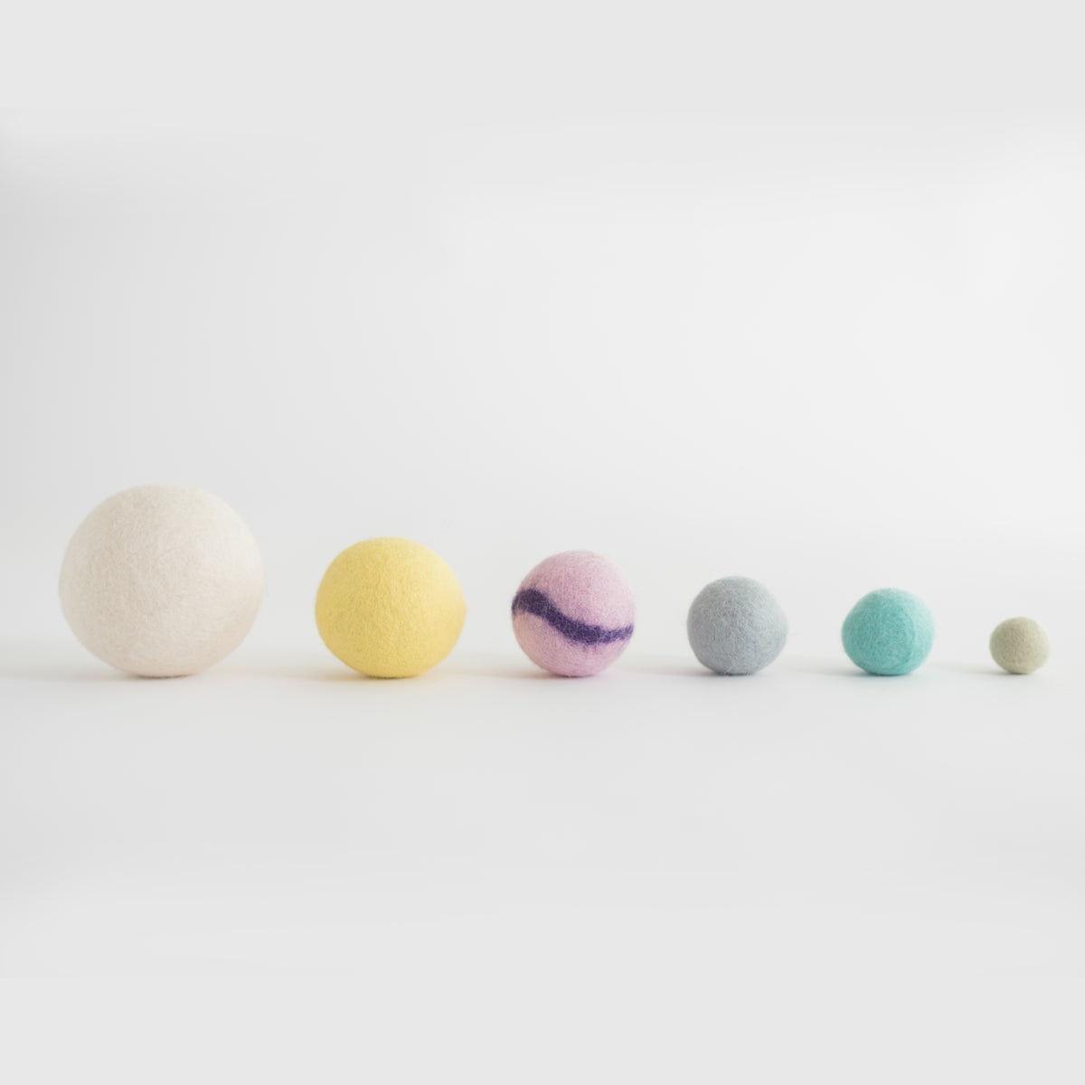 WOOL TOY BALL (2CM)